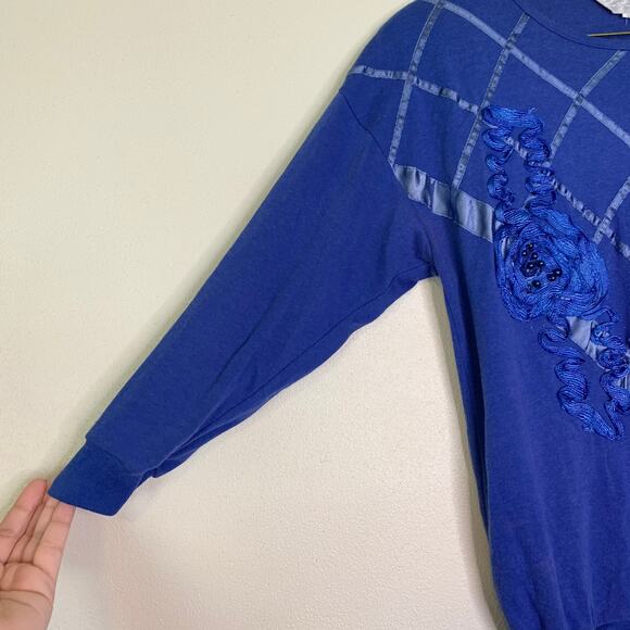VTG 80s royal blue ribbon floral‎ applique dolman sleeve blouse SMALL - Picture 3 of 6